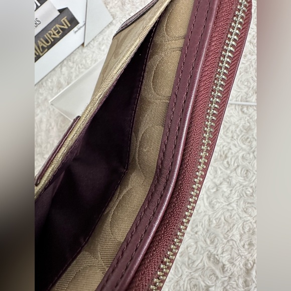 Coach CAMPBELL SIGNATURE BUCKLE ACCORDION Burgundy - Picture 4 of 7